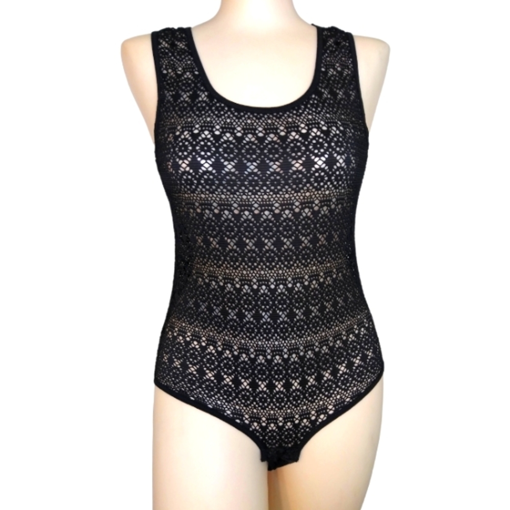 Crochet lace knitted stretchy bodysuit with 3 snap button closure